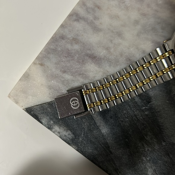 GUCCI VINTAGE 9000 WATCH - Picture 3 of 6